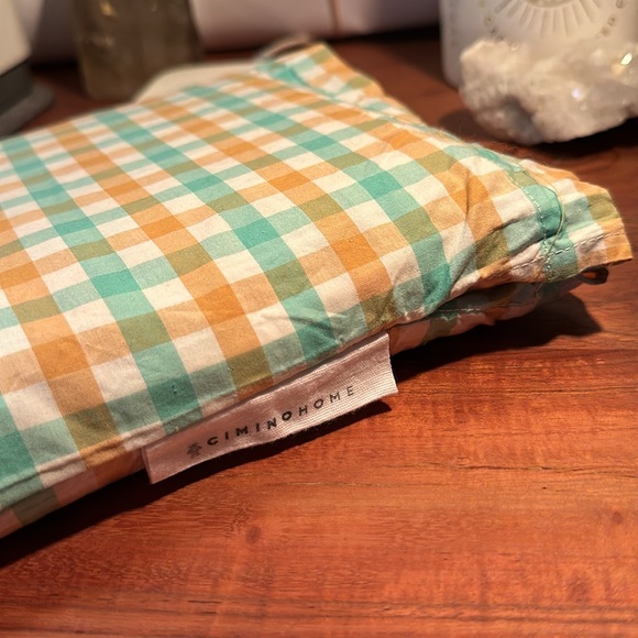 Gingham Pillowcase - Picture 3 of 3